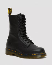 Lade das Bild in den Galerie-Viewer, DR. MARTENS 1490 VIRGINIA 10-LOCH
