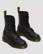 Lade das Bild in den Galerie-Viewer, DR. MARTENS 1490 VIRGINIA 10-LOCH