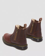 Lade das Bild in den Galerie-Viewer, DR MARTENS 2976 ALYSON DM'S WINTERGRIP CHELSEA BOOTS SNOWPLOW