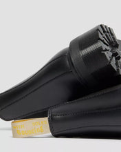 Lade das Bild in den Galerie-Viewer, DR. MARTENS 2976 QUAD VEGAN FELIX RUB OFF