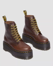 Lade das Bild in den Galerie-Viewer, DR. MARTENS 1460 PASCAL MAX DARK BROWN
