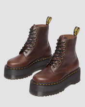 Lade das Bild in den Galerie-Viewer, DR. MARTENS 1460 PASCAL MAX DARK BROWN
