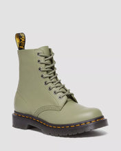 Lade das Bild in den Galerie-Viewer, DR. MARTENS 1460 PASCAL VIRGINIA MUTED OLIVE