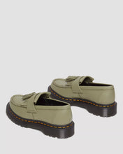 Lade das Bild in den Galerie-Viewer, DR. MARTENS ADRIAN VIRGINIA TASSEL LOAFER MUTED OLIVE