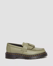 Lade das Bild in den Galerie-Viewer, DR. MARTENS ADRIAN VIRGINIA TASSEL LOAFER MUTED OLIVE