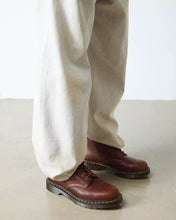 Lade das Bild in den Galerie-Viewer, DR. MARTENS 1460 PASCAL AMBASSADOR CASHEW