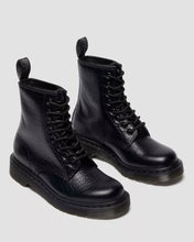 Lade das Bild in den Galerie-Viewer, DR. MARTENS 1460 CROC EMBOSS