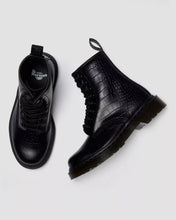 Lade das Bild in den Galerie-Viewer, DR. MARTENS 1460 CROC EMBOSS