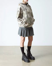 Lade das Bild in den Galerie-Viewer, DR. MARTENS SINCLAIR CROC EMBOSS