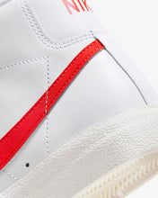 Lade das Bild in den Galerie-Viewer, NIKE BLAZER MID '77