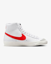 Lade das Bild in den Galerie-Viewer, NIKE BLAZER MID '77