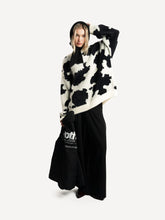 Lade das Bild in den Galerie-Viewer, ANOTHER COTTON LAB ANOTHER COW KNIT SWEATER