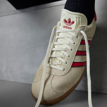 Load image into Gallery viewer, ADIDAS GAZELLE TERRACE ICON MANCHESTER UNITED