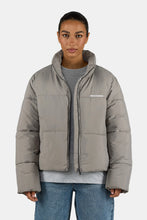 Lade das Bild in den Galerie-Viewer, PEGADOR GEORGIA PUFFER JACKET ROCK GREY