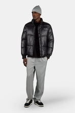 Lade das Bild in den Galerie-Viewer, PEGADOR SOLIN LIGHT GLOSSY PUFFER JACKET