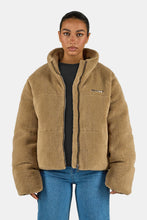 Lade das Bild in den Galerie-Viewer, PEGADOR GEORGIA TEDDY PUFFER JACKET SAND
