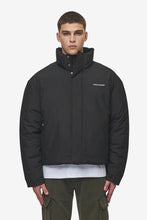 Lade das Bild in den Galerie-Viewer, PEGADOR LAVOY CROPPED BOXY PUFFER JACKET BLACK
