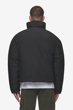 Lade das Bild in den Galerie-Viewer, PEGADOR LAVOY CROPPED BOXY PUFFER JACKET BLACK