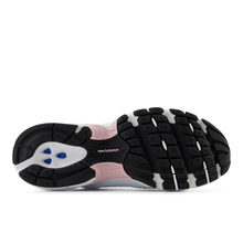 Lade das Bild in den Galerie-Viewer, NEW BALANCE 530