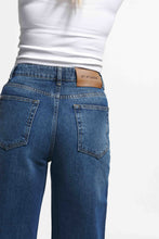 Load image into Gallery viewer, 2Y STUDIOS NAYA BASIC JEANS MID BLUE