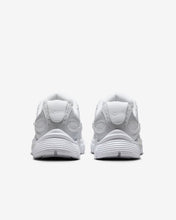 Lade das Bild in den Galerie-Viewer, NIKE V5 RNR