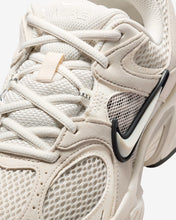 Lade das Bild in den Galerie-Viewer, NIKE V5 RNR