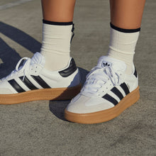 Lade das Bild in den Galerie-Viewer, ADIDAS SAMBA XLG FTWWHT/CBLACK/GUM3 Bild 2