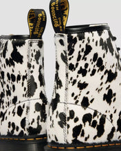 Lade das Bild in den Galerie-Viewer, DR. MARTENS 1460 BEX DALMATINER HAIR ON CREAM+BLACK Bild 7