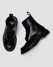 Lade das Bild in den Galerie-Viewer, DR. MARTENS 1460 CROC EMBOSS BLACK Bild 3