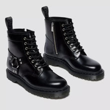 Load image into Gallery viewer, DR. MARTENS 1460 HARNESS BLACK ANALINE BLACK Bild 6