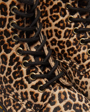 Lade das Bild in den Galerie-Viewer, DR. MARTENS 1460 PASCAL LIGHT TAN MINI LEO LIGHT TAN Bild 6