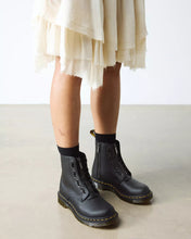 Lade das Bild in den Galerie-Viewer, DR. MARTENS 1460 PASCAL NAPPA FRONT ZIP BLACK Bild 2