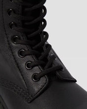 Lade das Bild in den Galerie-Viewer, DR. MARTENS 1460 PASCAL VIRGINIA MONO BLACK VERGINIA Bild 7
