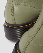 Lade das Bild in den Galerie-Viewer, DR. MARTENS 1460 PASCAL VIRGINIA MUTED OLIVE - Bild 7
