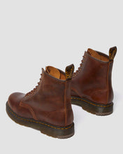 Load image into Gallery viewer, DR. MARTENS 1460 Slip Resistant DARK TAN PARKER LIFE SHIELD WP Bild 9