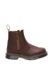 Lade das Bild in den Galerie-Viewer, DR MARTENS 2976 ALYSON DM DARK BROWN SNOWPLOW WP Bild 1