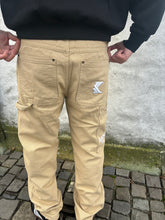 Lade das Bild in den Galerie-Viewer, KARL KANI OG WASHED BAGGY WORKWEAR PANTS SAND
