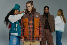 Lade das Bild in den Galerie-Viewer, KARL KANI OG BLOCK PUFFER VEST DARK ORANGE/SAND/BROWN Bild 1