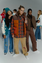Lade das Bild in den Galerie-Viewer, KARL KANI OG BLOCK PUFFER VEST DARK ORANGE/SAND/BROWN Bild 2