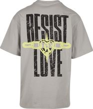 Lade das Bild in den Galerie-Viewer, KARL KANI WOVEN SIGNATURE RESIST LOVE TEE LIGHT GREY Bild 1