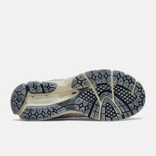 Lade das Bild in den Galerie-Viewer, NEW BALANCE 2002R PROTECTION PACK