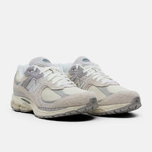 Lade das Bild in den Galerie-Viewer, NEW BALANCE 2002R