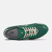 Lade das Bild in den Galerie-Viewer, NEW BALANCE 2002R