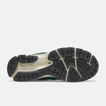 Lade das Bild in den Galerie-Viewer, NEW BALANCE 2002R