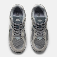 Lade das Bild in den Galerie-Viewer, NEW BALANCE 2002R