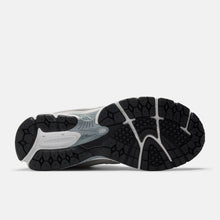 Lade das Bild in den Galerie-Viewer, NEW BALANCE 2002R