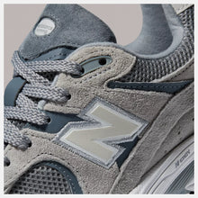 Lade das Bild in den Galerie-Viewer, NEW BALANCE 2002R