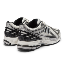 Lade das Bild in den Galerie-Viewer, NEW BALANCE 1906R SILVER METALLIC / BLACK / SEA SALT Bild 5