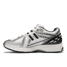 Lade das Bild in den Galerie-Viewer, NEW BALANCE 1906R SILVER METALLIC / BLACK / SEA SALT Bild 8