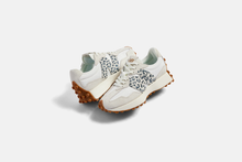 Lade das Bild in den Galerie-Viewer, NEW BALANCE 327 SEA SALT Bild 2